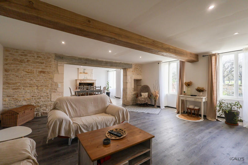 Maison - 245 m² - 7 pièces