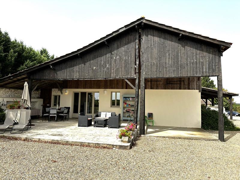 Maison traditionnelle - 181 m² - 9 pièces