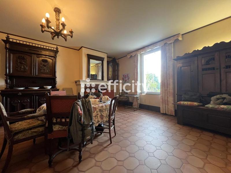 Maison - 213 m² - 10 pièces