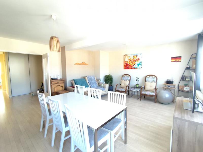 Appartement - 90 m² - 4 pièces