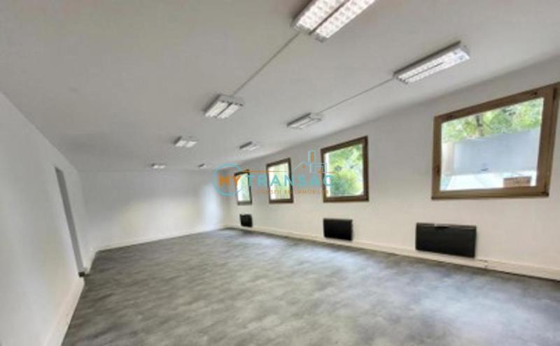 Local d'activités - 542 m²