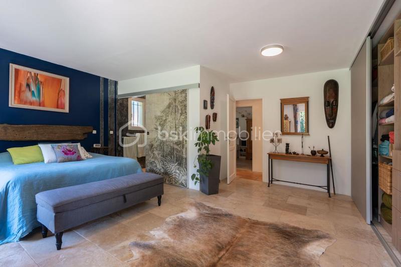 Demeure - 240 m² - 9 pièces