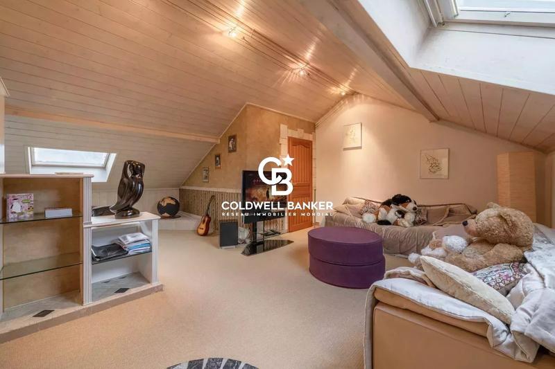 Maison - 285 m² - 6 pièces