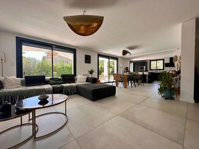 Villa - 183 m² - 6 pièces