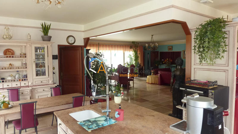 Maison - 198 m² - 6 pièces