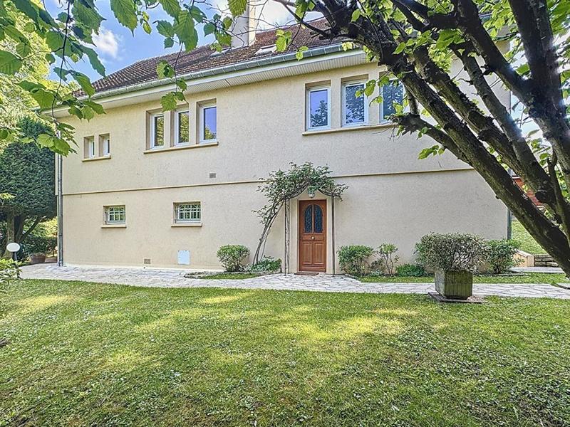 Maison - 182 m² - 7 pièces