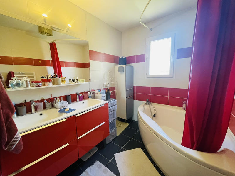 Maison - 95 m² - 5 pièces