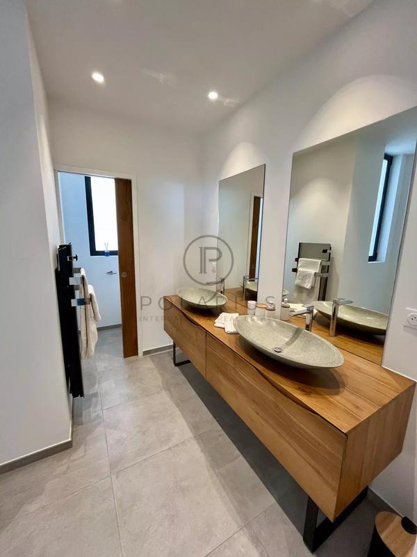 Villa - 445 m² - 7 pièces