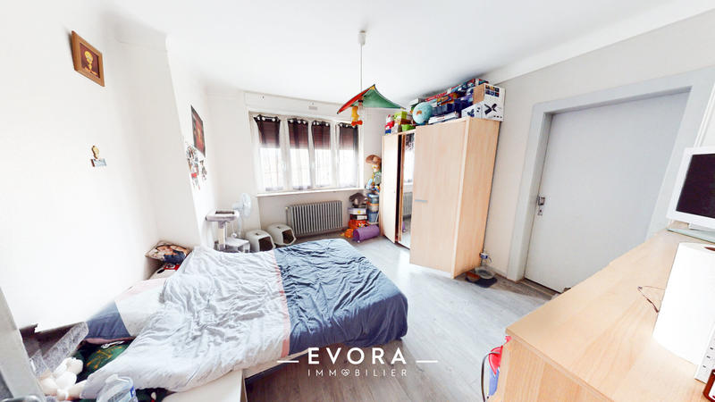 Maison - 242 m² - 10 pièces