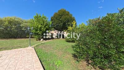 Maison - 245 m² - 11 pièces