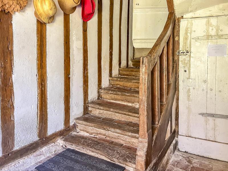 Maison - 383 m² - 17 pièces