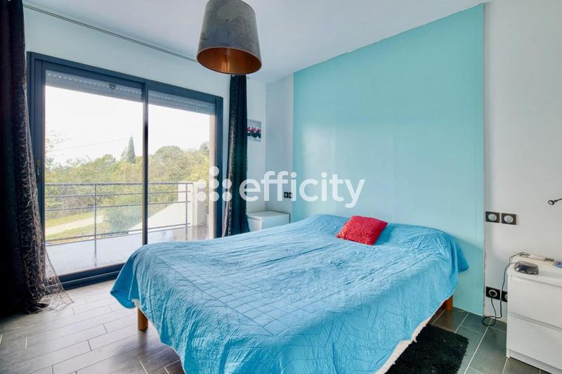 Maison - 246 m² - 7 pièces