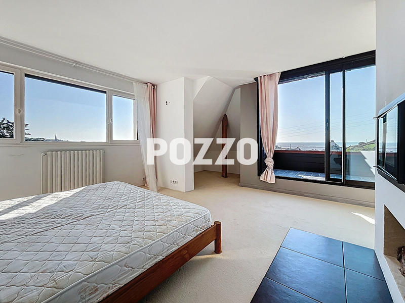 Maison - 280 m² - 9 pièces