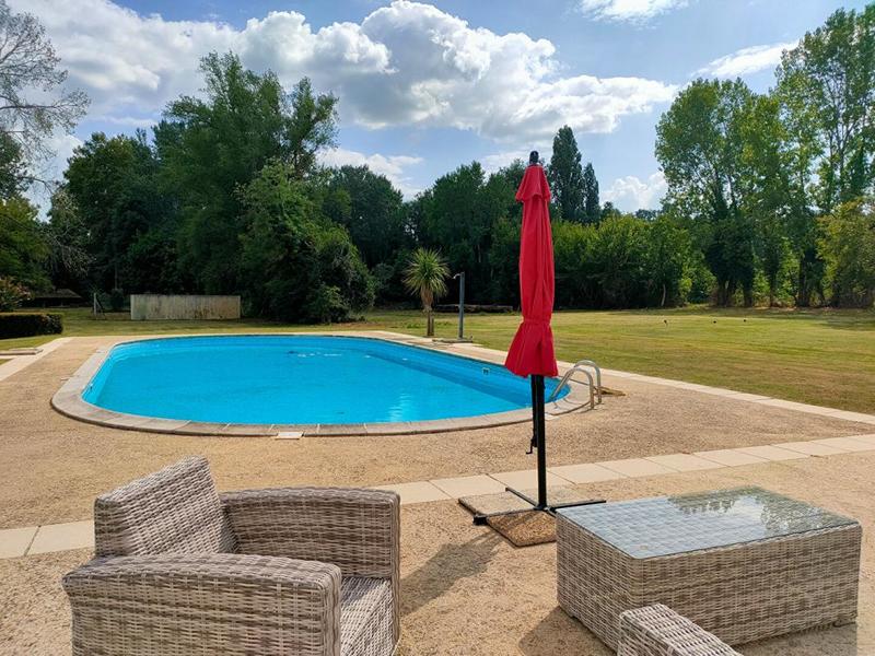 Propriété - 280 m² - 10 pièces