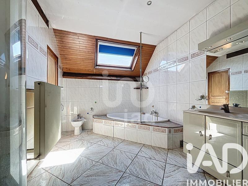 Maison - 180 m² - 8 pièces