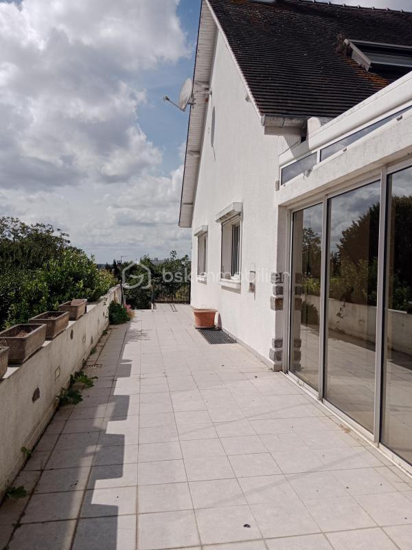 Maison traditionnelle - 177 m² - 8 pièces