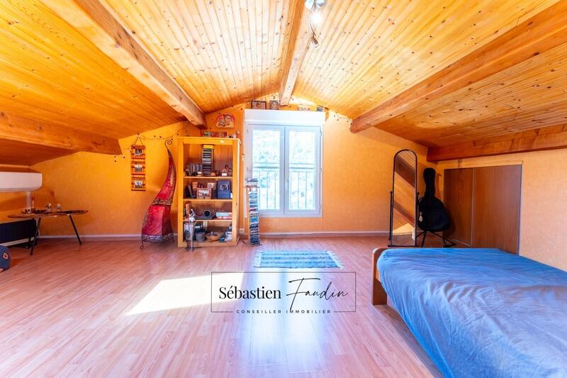 Maison - 168 m² - 8 pièces