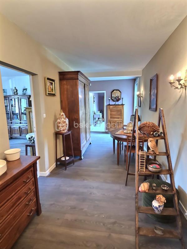 Maison - 328 m² - 8 pièces