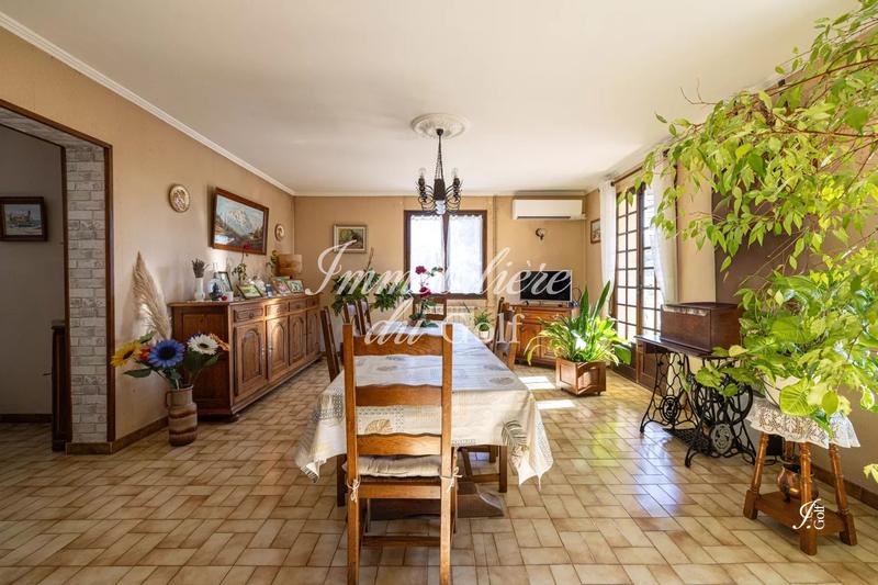 Maison - 213 m² - 12 pièces