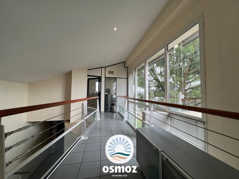 Bureau - 239 m² - 9 pièces