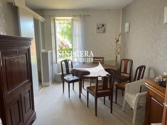 Maison - 725 m² - 6 pièces