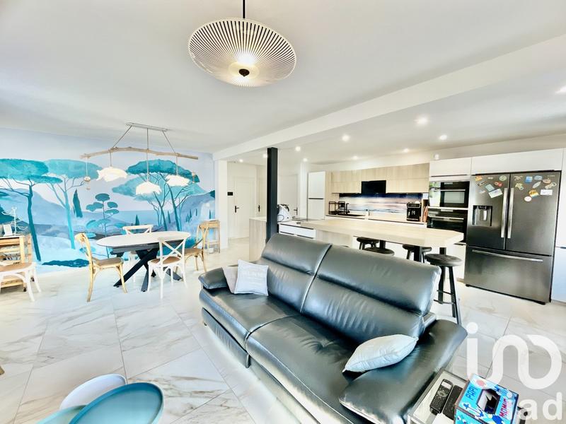 Maison - 230 m² - 7 pièces