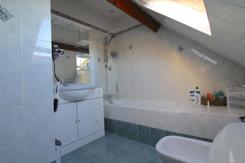 Maison traditionnelle - 100 m² - 6 pièces