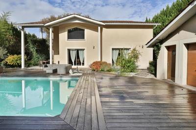 Maison - 220 m² - 5 pièces