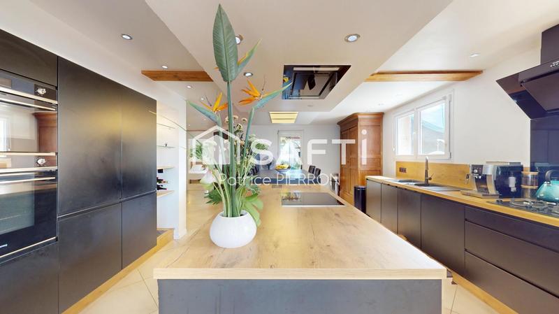 Maison - 258 m² - 10 pièces