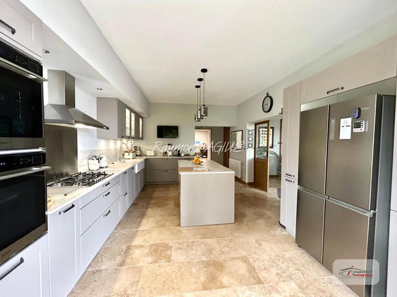 Maison - 292 m² - 11 pièces