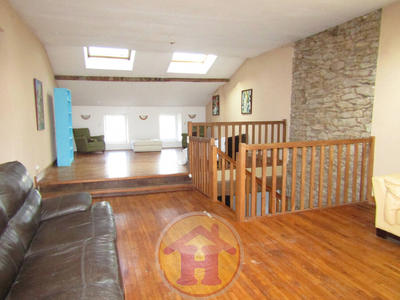 Maison - 270 m² - 6 pièces