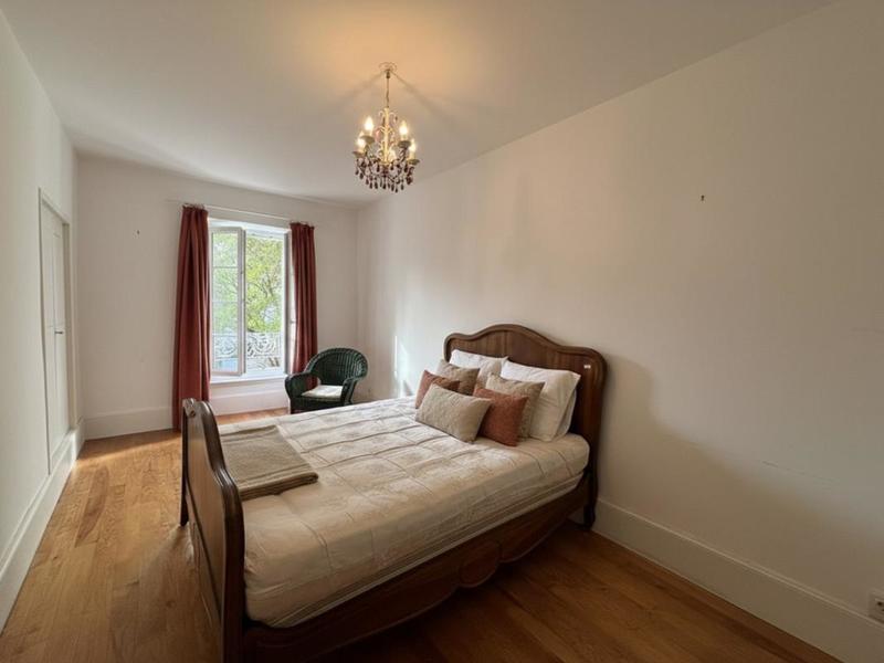 Maison - 255 m² - 10 pièces