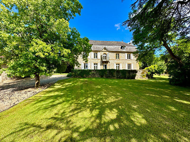 Maison bourgeoise - 415 m² - 11 pièces