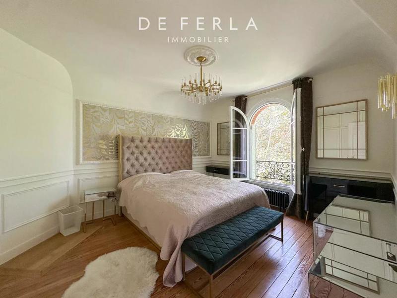 Maison - 276 m² - 8 pièces