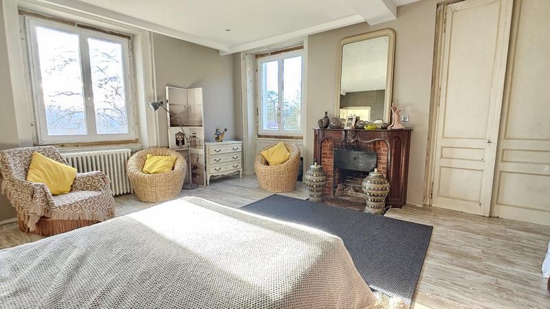 Maison - 445 m² - 10 pièces