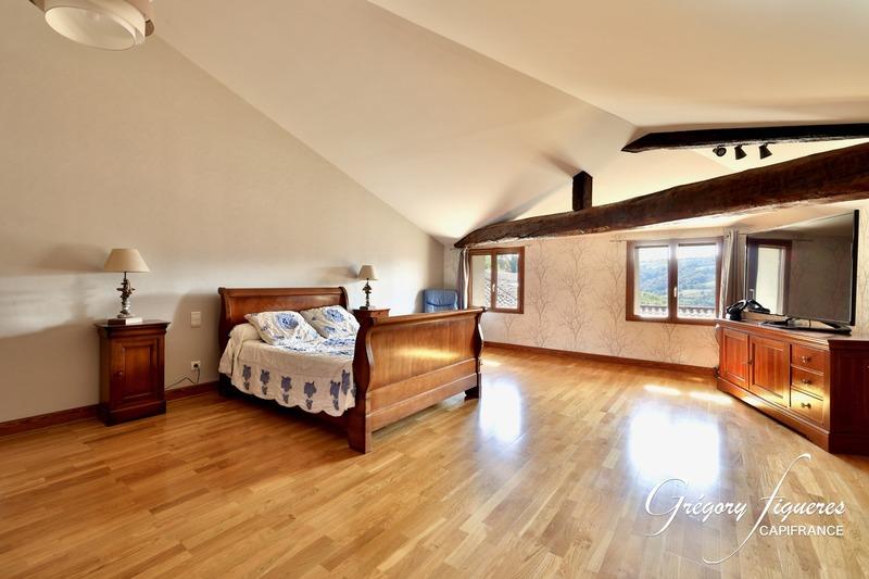 Maison - 224 m² - 7 pièces