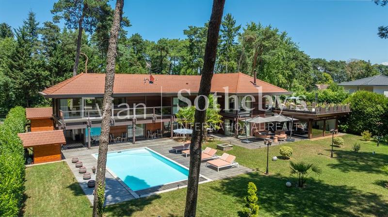 Maison - 448 m² - 9 pièces