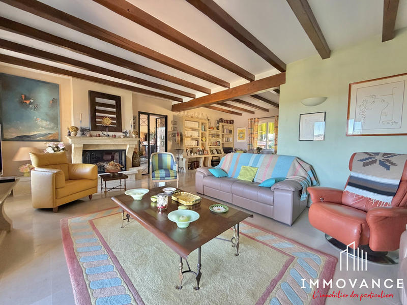 Maison traditionnelle - 311 m² - 11 pièces