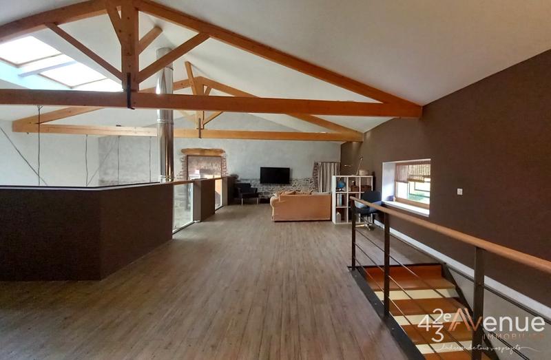 Maison - 375 m² - 10 pièces