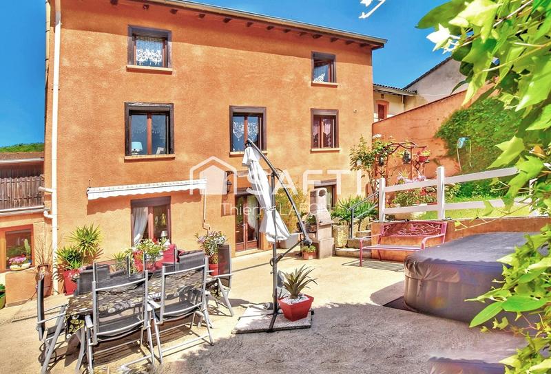 Maison - 200 m² - 8 pièces