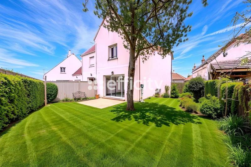 Maison - 90 m² - 5 pièces