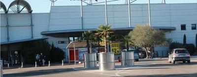 Magasins - 8 585 m²