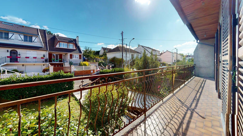 Maison - 250 m² - 11 pièces