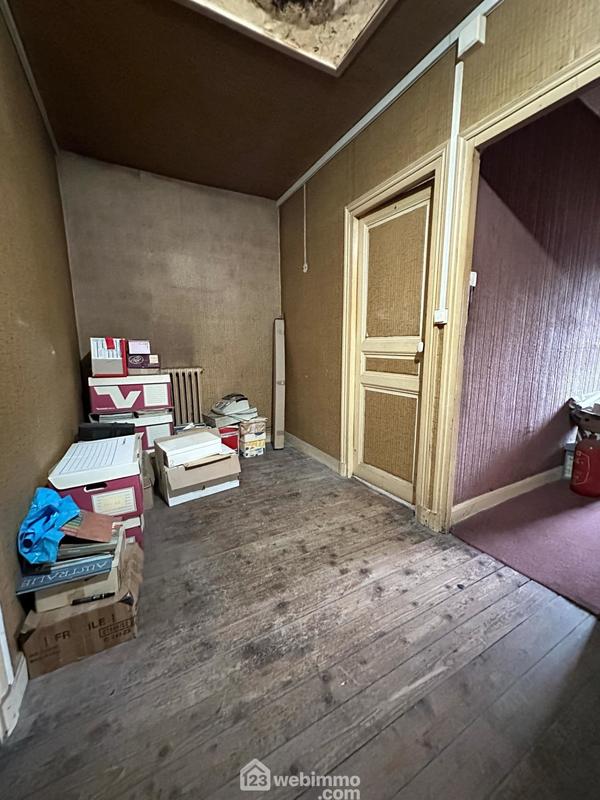 Maison - 305 m² - 12 pièces