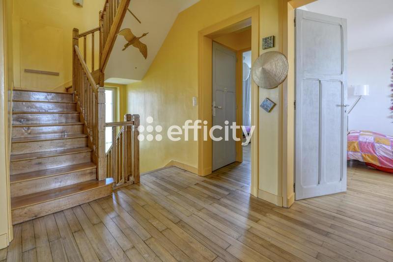 Maison - 217 m² - 9 pièces