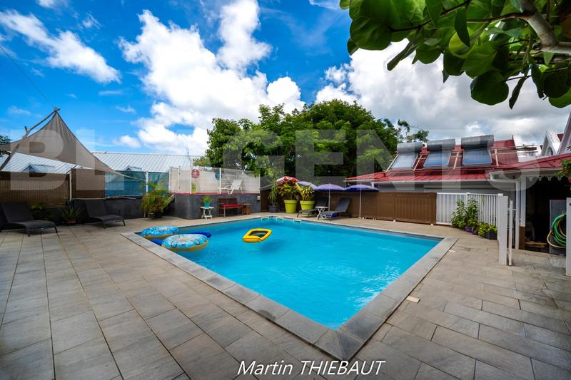 Maison - 270 m² - 13 pièces