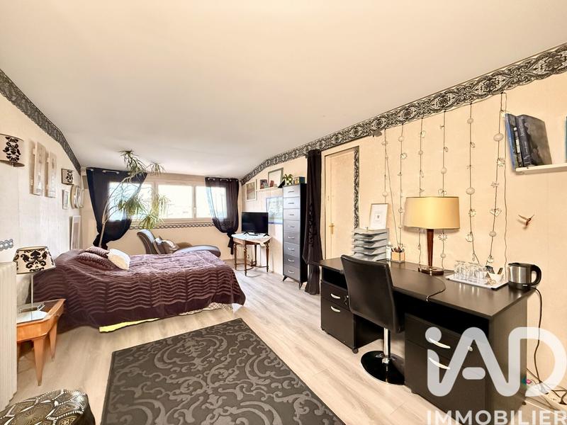 Maison - 230 m² - 8 pièces