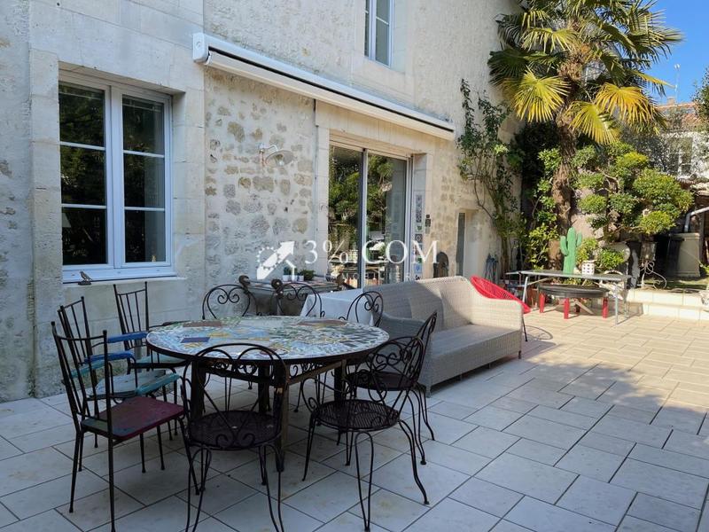 Maison - 235 m² - 6 pièces