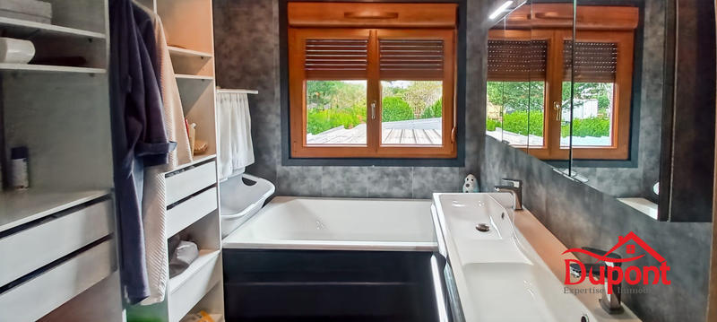 Maison - 200 m² - 7 pièces