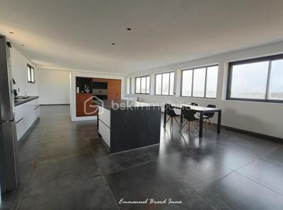 Maison traditionnelle - 180 m² - 5 pièces